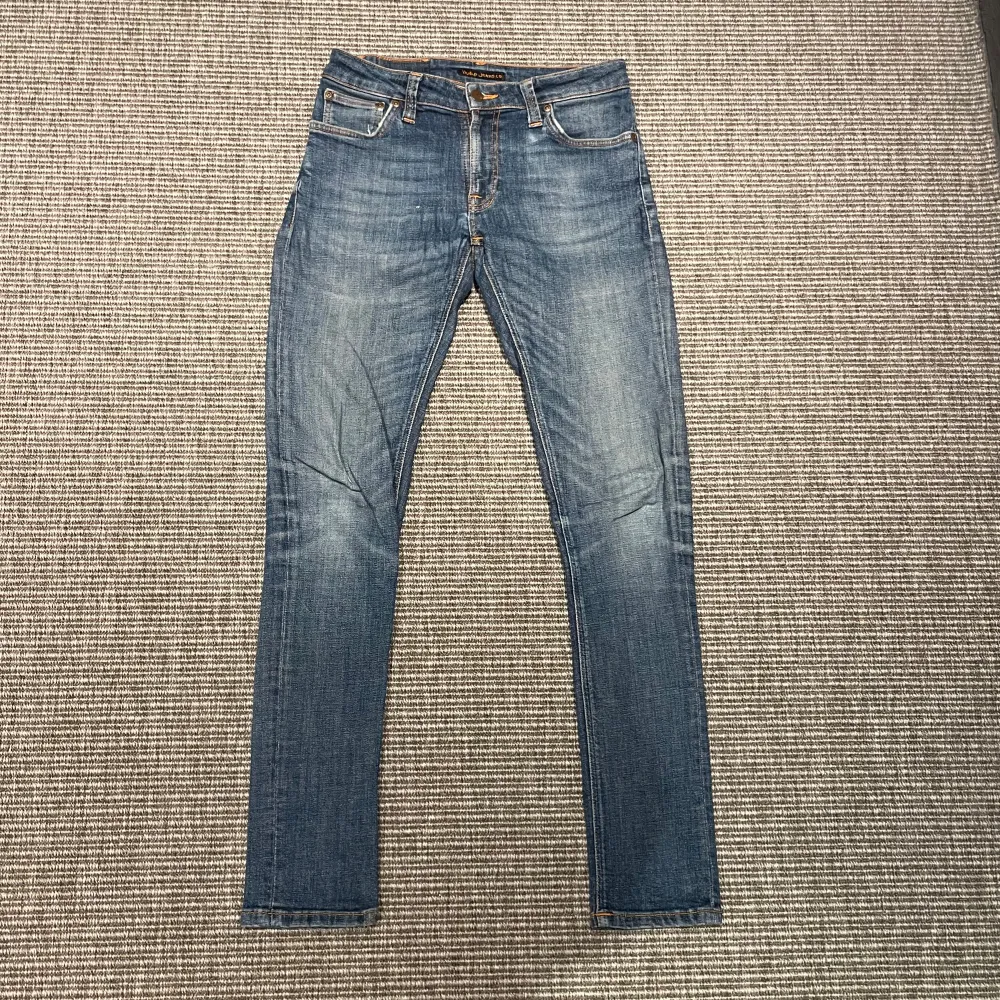 Hej! Säljer nu dessa galet snygga och populära nudie jeans. Jeansen är i toppskick! Passform slim. Hör av dig vid frågor!. Jeans & Byxor.