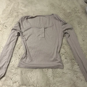 Beige långärmad knapp tröja  - Ny aldrig använd skön varm 🩷