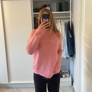 Stickad tröja  - Rosa stickad tröja. Knappt använd. Skriv för mer info