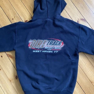 Hoodie - hoodie med coolt backprint