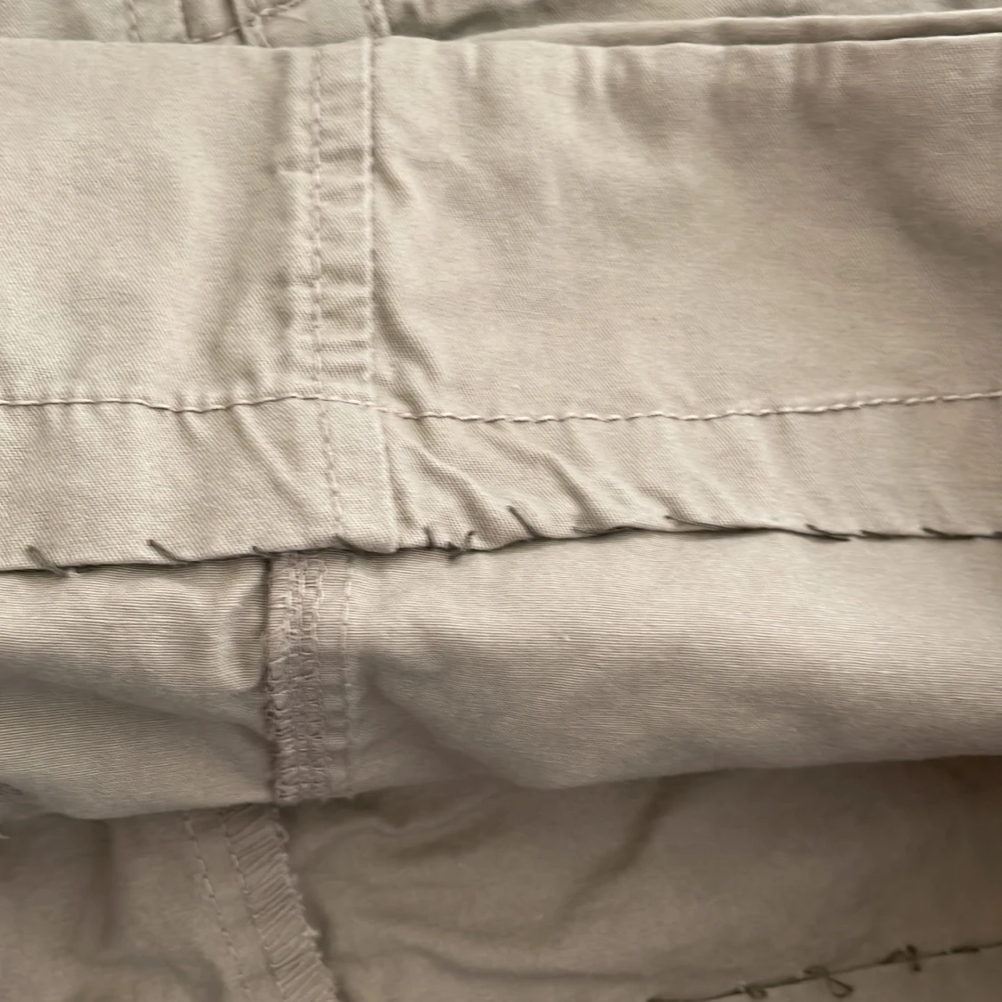 Beige kortkjol med fickor - 1