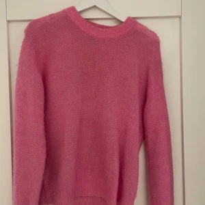 Rosa stickad tröja från Lindex  - Säljer min rosa sittande tröja från Lindex 