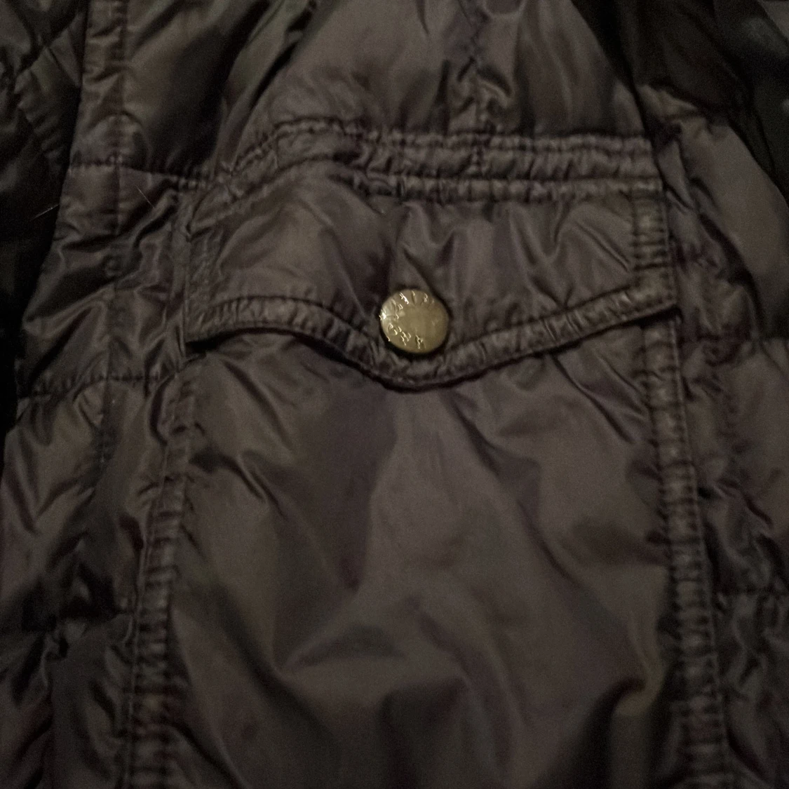 Svart quiltad jacka från Tommy Hilfiger - 1