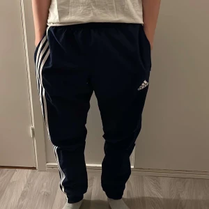 Adidas’s tränings byxor - Säljer träningsbyxor eller bara chill byxor eftersom att dom inte passar längre🙃