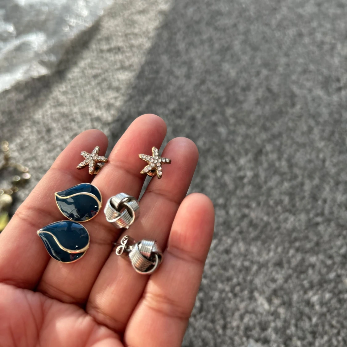 Set med örhängen i olika stilar - 2