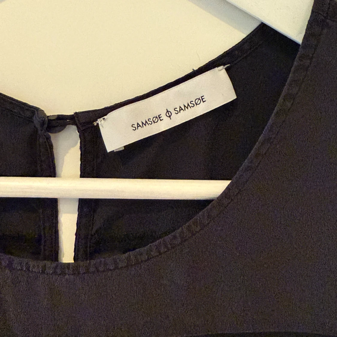 Svart ärmlös topp från Samsøe & Samsøe - 2