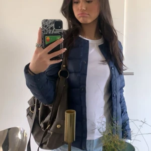 Uniqlo liknande jacka  - Säljer denna super snygga jacka då den inte kommer till användning! Använd ett par gånger🩷 PRIS GÅR ATT DISKUTERA 