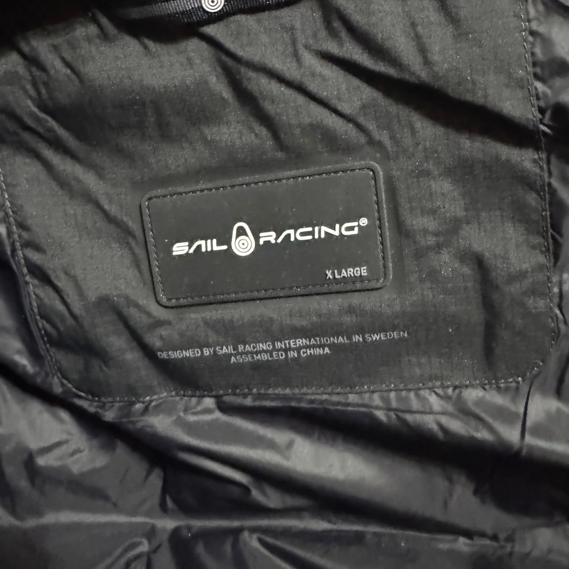 Svart dunjacka från Sail Racing - 4