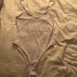 Linnebody  - Helt nytt linnebody. Aldrig använd och prislappen finns kvar.