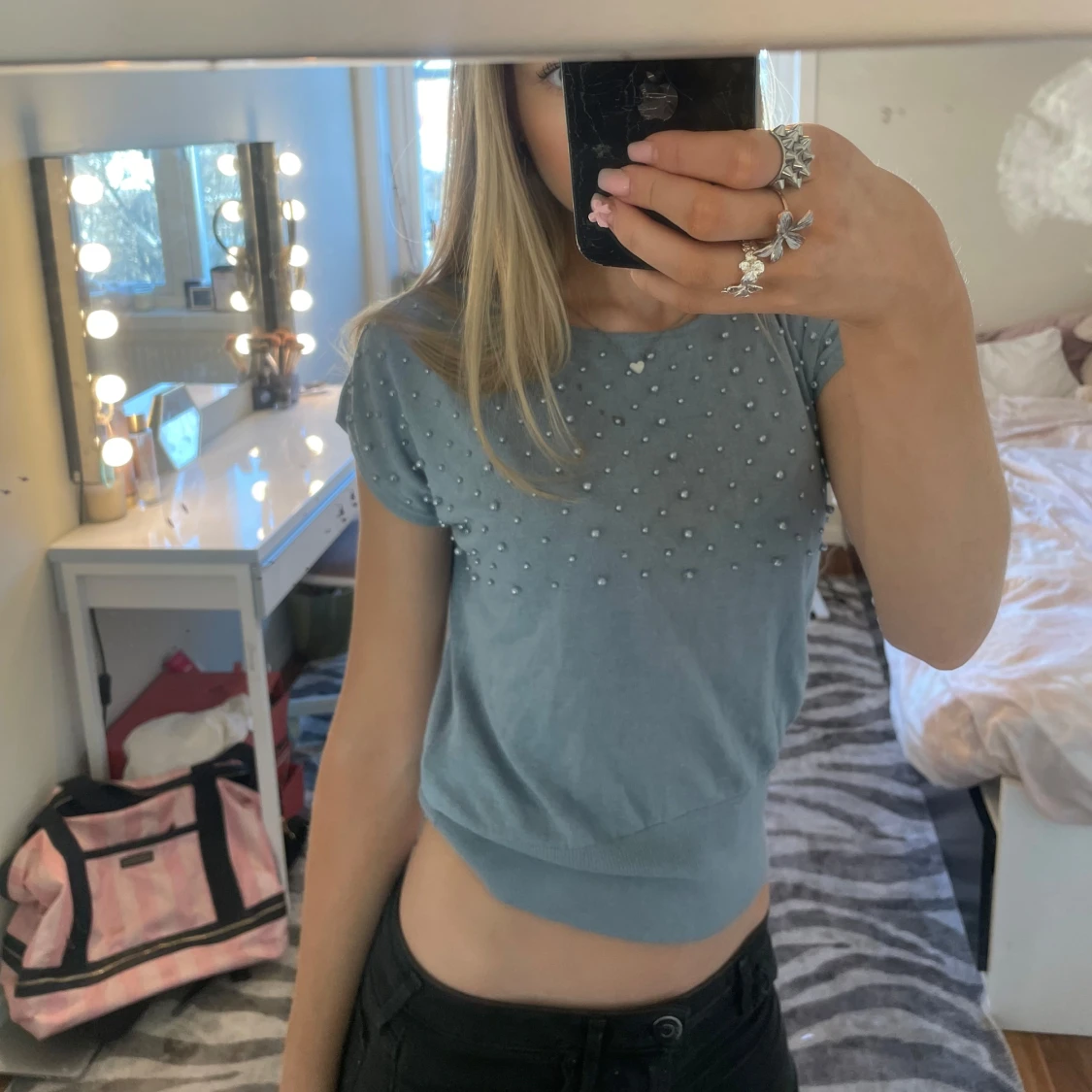 Grå topp med pärlor - 1