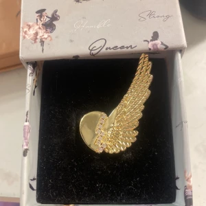 Guldfärgad ring justerbar -  guldfärgad ring från Ioaku nästan som ny och är jättefin 