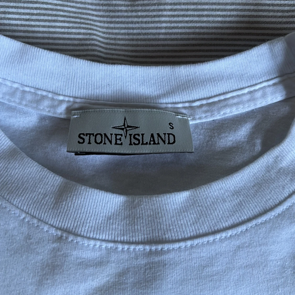 Vit t-shirt från Stone Island - 2