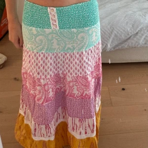 Fin långkjol💗😚 - Jättefin långkjol som från början har varit en klänning men jag har använt den som en kjol💗💗 har tyvärr blivit för kort för mig så därför säljer jag den💗