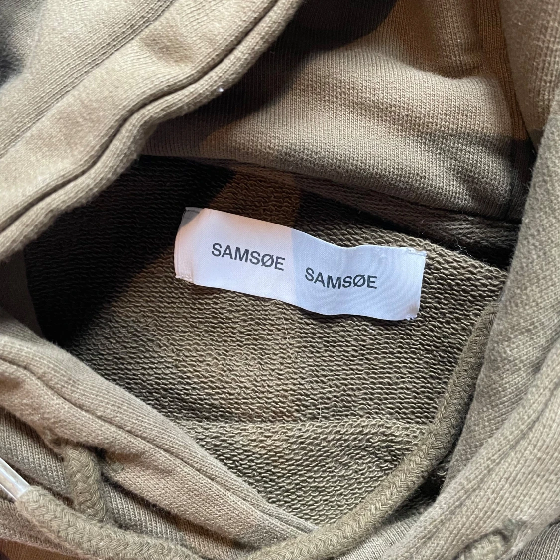 Olivgrön hoodie från Samsøe Samsøe - 2