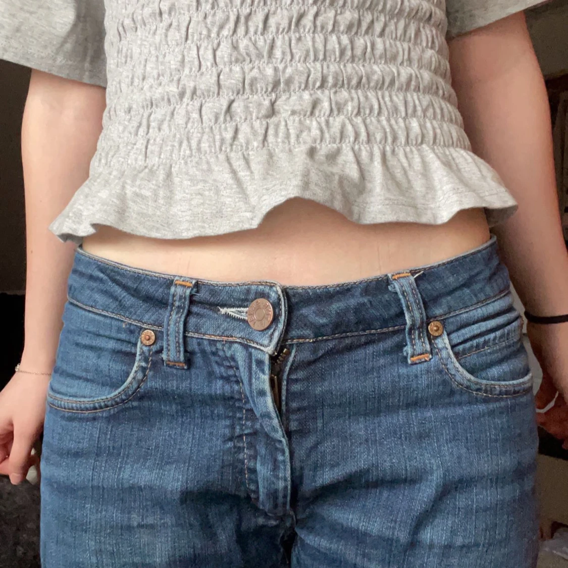 Lågmidjade jeans från Acne