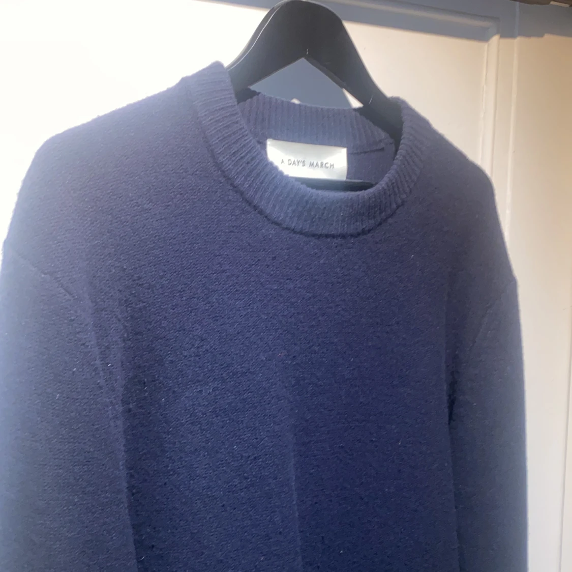 Mörkblå ulltröja från A Day's March - 2