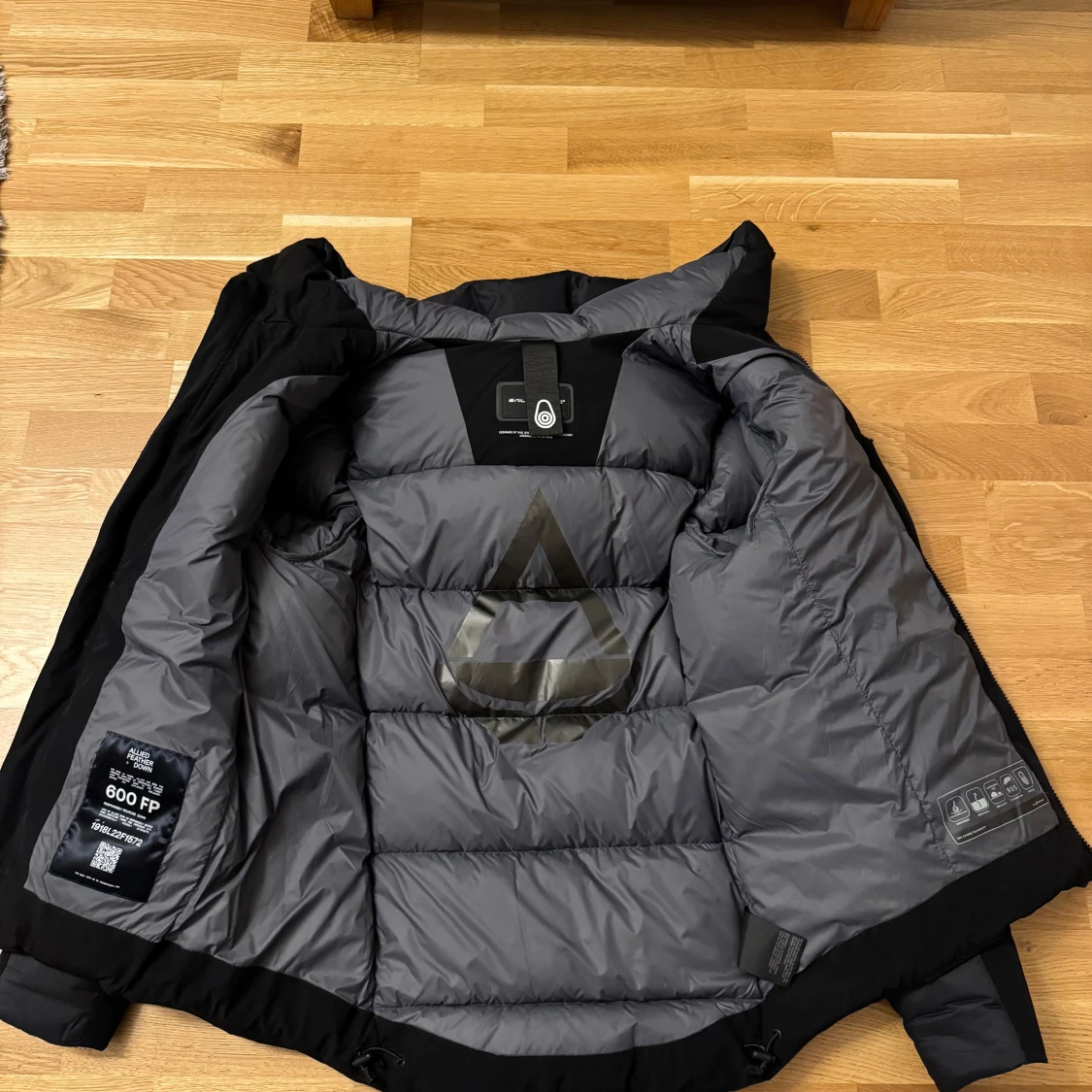 (Använd cirka 10 gånger)Svart vinterjacka från Sail Racing  - 3