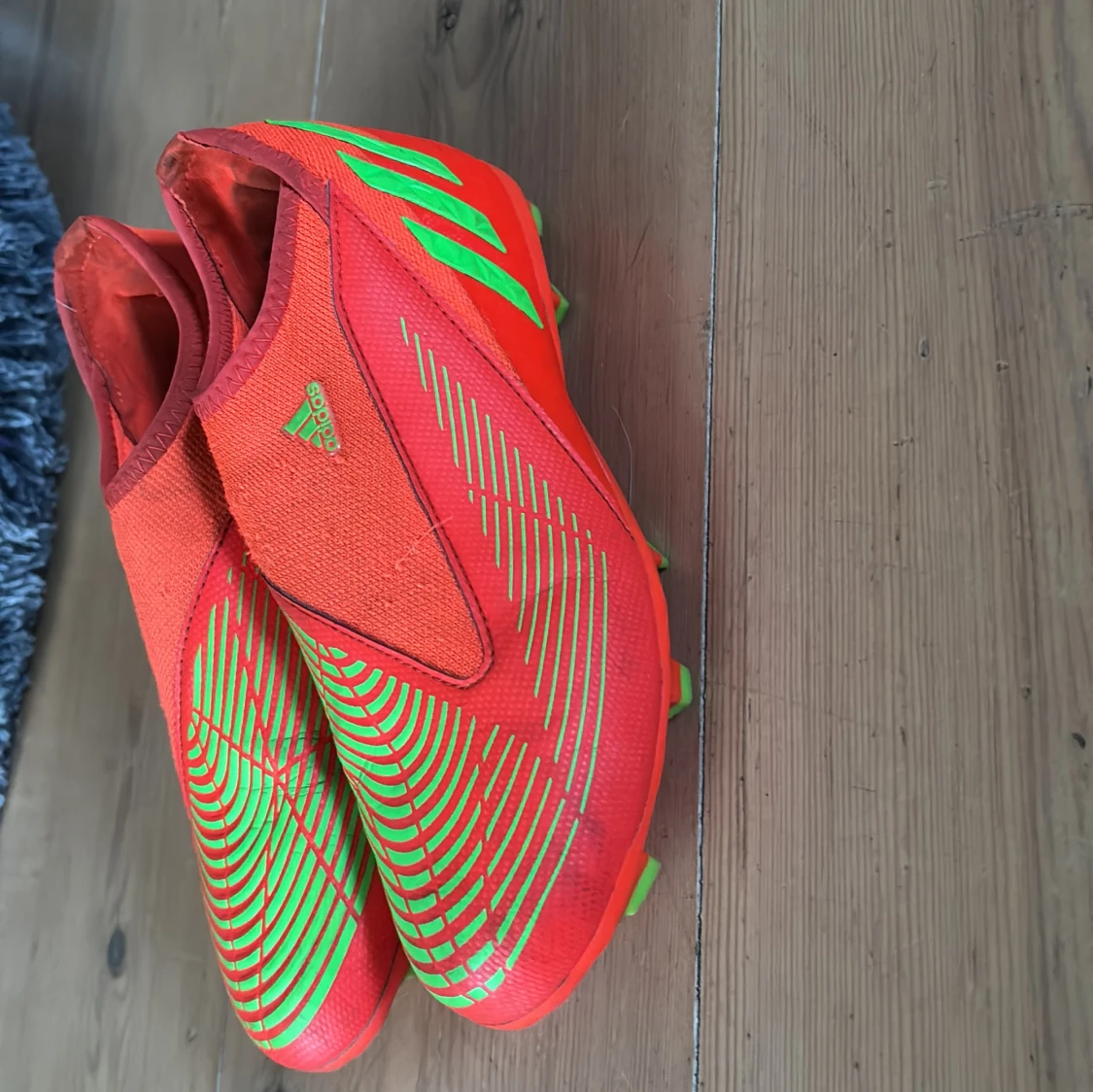 Adidas predator Röda och gröna fotbollsskor från Adidas - 1