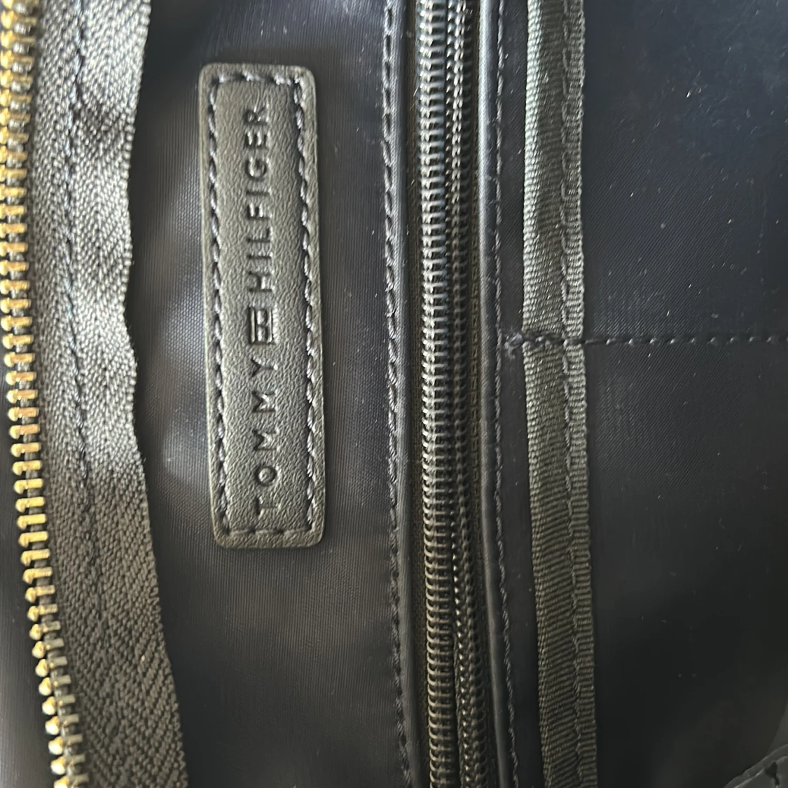 Blå axelväska från Tommy Hilfiger - 3