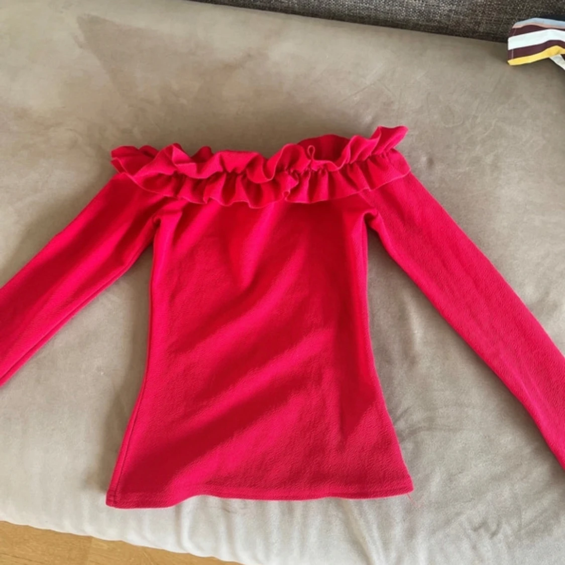 Röd offshoulder topp från Only Trend - 2