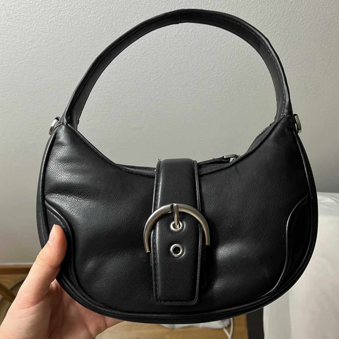 Handväska med spänne