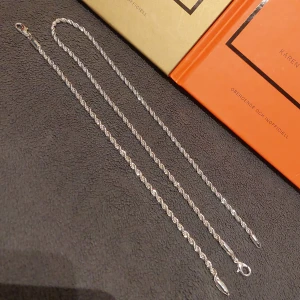 Cordell Set med Halsband och Armband  - Helt nytt set. Halsbandet är 40cm och armbandet 20cm 