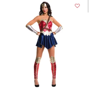 Wonder Woman dräkt - Nyskick, endast använd en gång.  Köpt på temashop för 699kr, alla delar medföljer. 