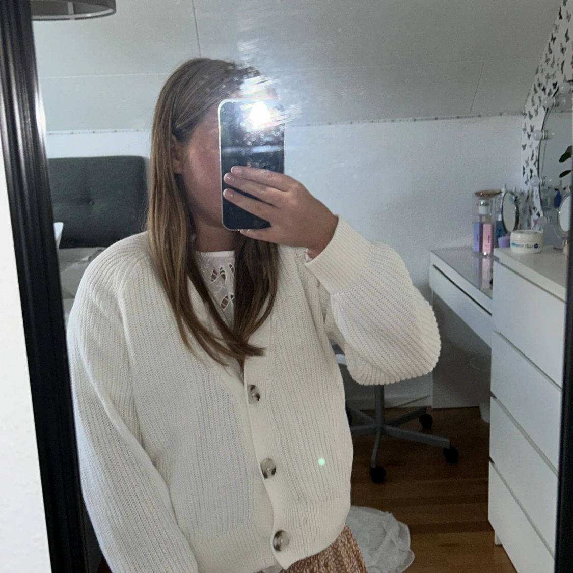 Jättefin vit kofta från Lindex!🤍 Aldrig använd. Ganska stor i storleken!  - 91