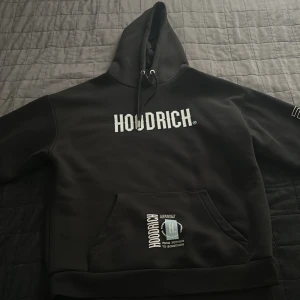 Hoodrich Hoodie unisex  - Säljer tröjan eftersom jag knappast använder den då det inte är min still, som sagt knappast använd och ser ut som ny  Ordinarie pris 850kr