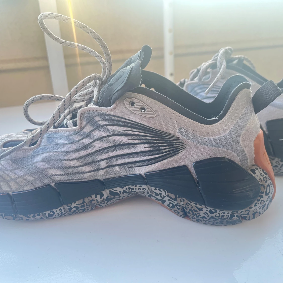 Gråa sneakers från Reebok