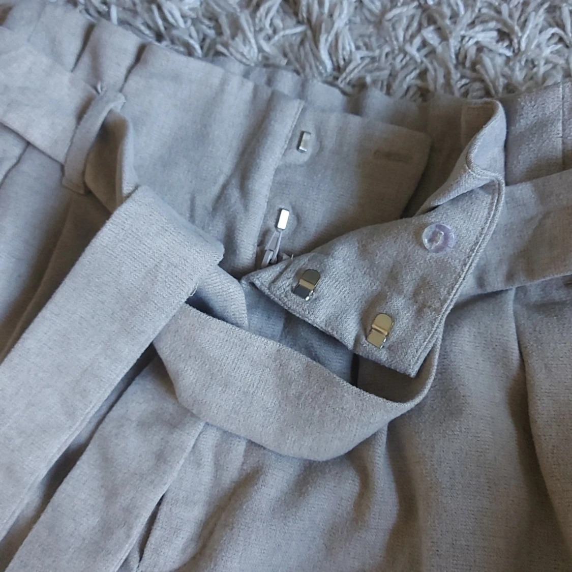 Beige byxor med bälte - 92