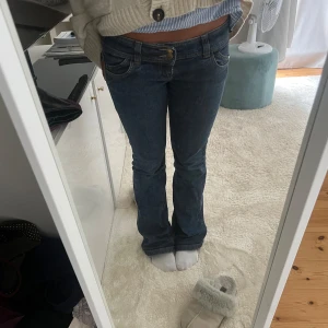 Mörkblå jeans  - Bootcut jeans 