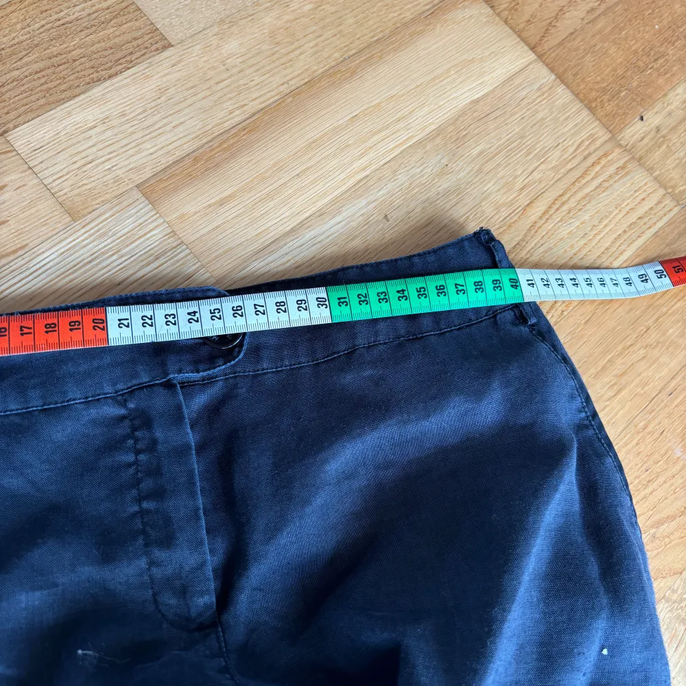 Såå fina lågmidjade svarta linnebyxor. MidjeMått syns på bilderna, innerben 75, jag är 168 och det är mina bilder, köp via köp nu direkt eller Swish, kvar tills markerad som såld ❤️. Jeans & Byxor.