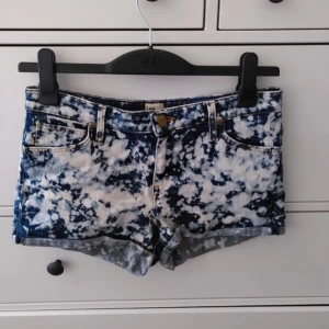 Superfina jeansshorts💘 - Jättefina jeansshorts från Lee i storlek W28. Säljer då de är förstora för mig! Priset går att diskutera vid snabb affär💘🫶🏻