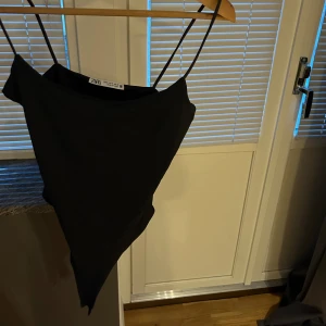 Zara body - Ny mörkgrå body från zara 