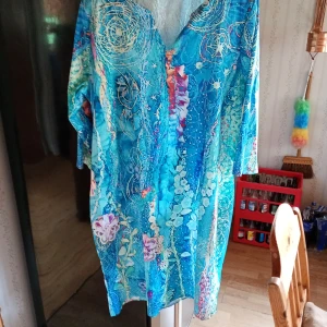 Klänning mönstrad stl L/xl - Fin och lätt sommarklänning och torkar snabbt.