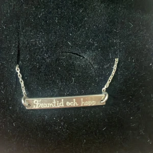 Armband  - Armband från tre guld smeder aldrig använt, står framtid och hopp på, äkta silver 