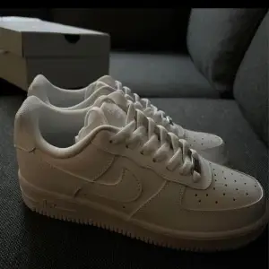 Vita Airforce 1 i ett väldigt bra skick