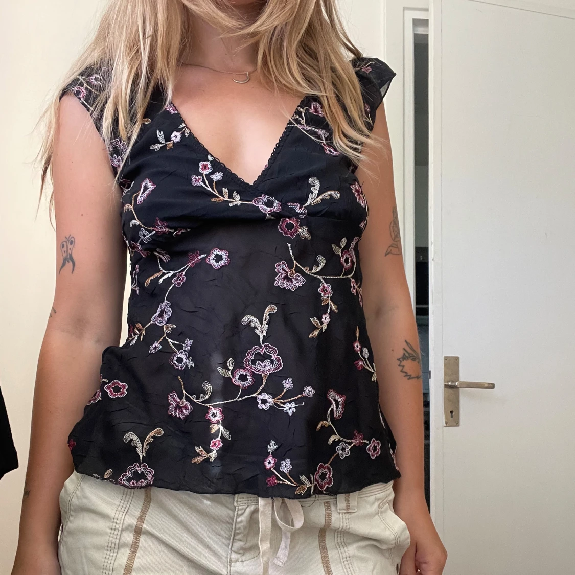 Svart blommig topp