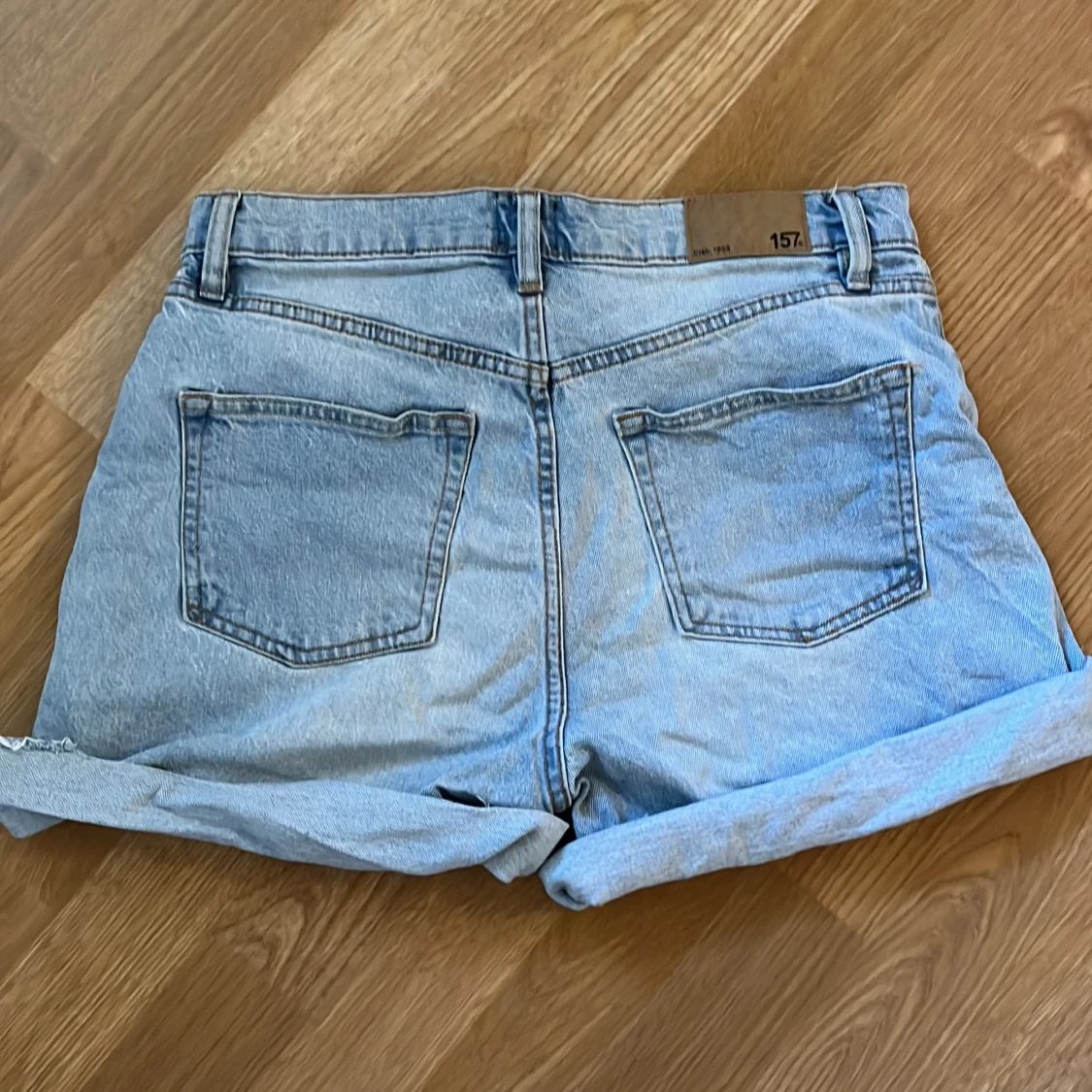 Ljusblå jeansshorts från 157 - 90