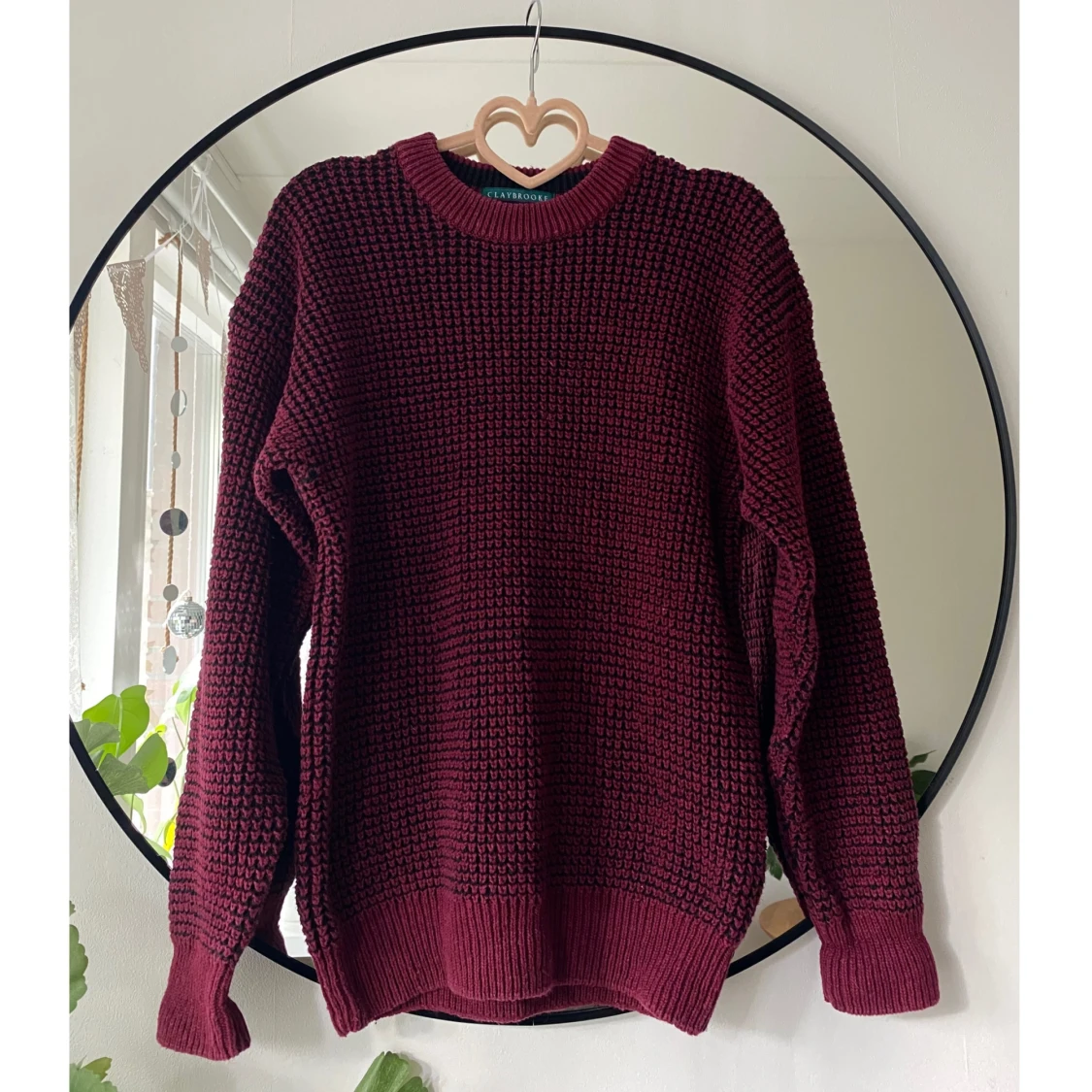 Vinröd stickad tröja