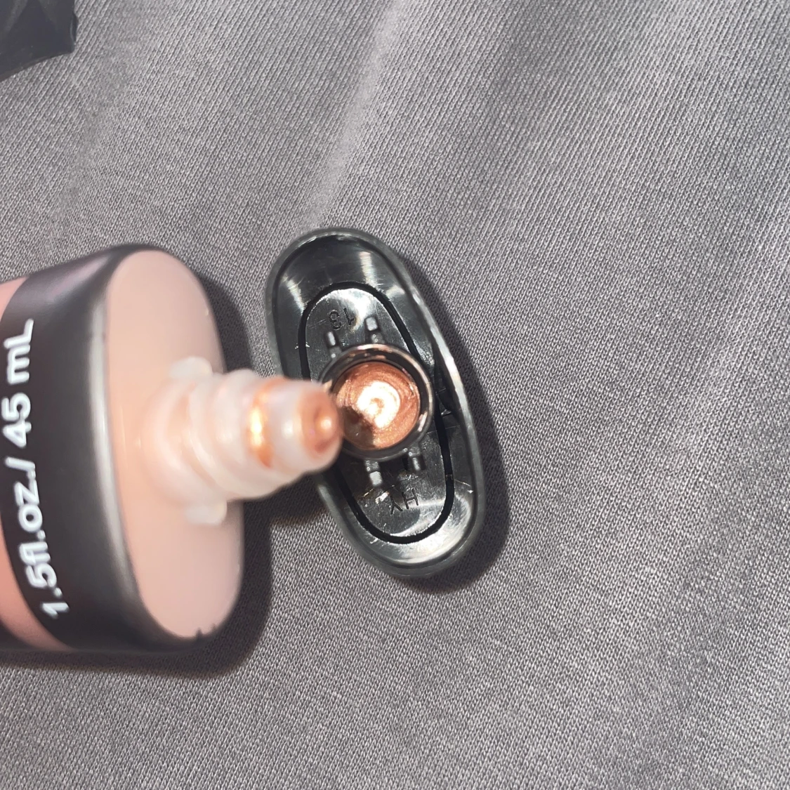 Huda Beauty Born to Glow Liquid Highlighter - 91