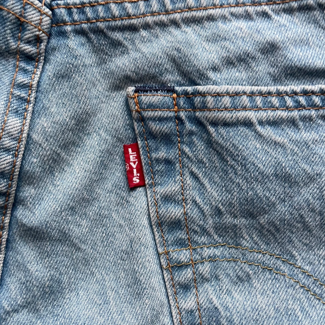 Levis 501 jeans i ljusblå denim - 92