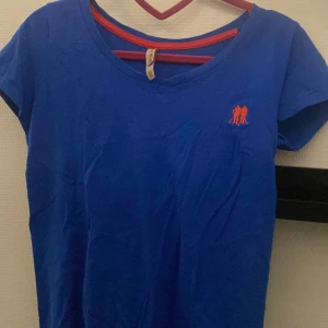 Tröja - Säljer denna tröja då den inte används av mig längre. Enligt lappen är den från polo wear vet dock inte vart den är köpt då jag har fått den. Den har inga hål eller fläckar. 