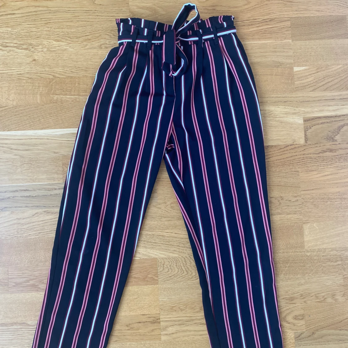 Färgglada randiga kostymbyxor