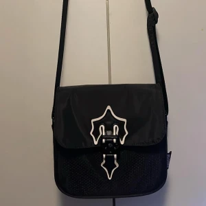 Trapstar väska - Fint skin.