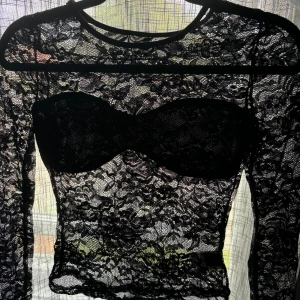 Jättefin spets topp! - En super snygg spets topp!😍😍 aldrig använt och säljer pågrund av att den va för liten