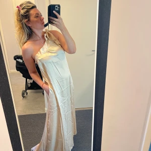 Klänning  - Helt ny Storlek L