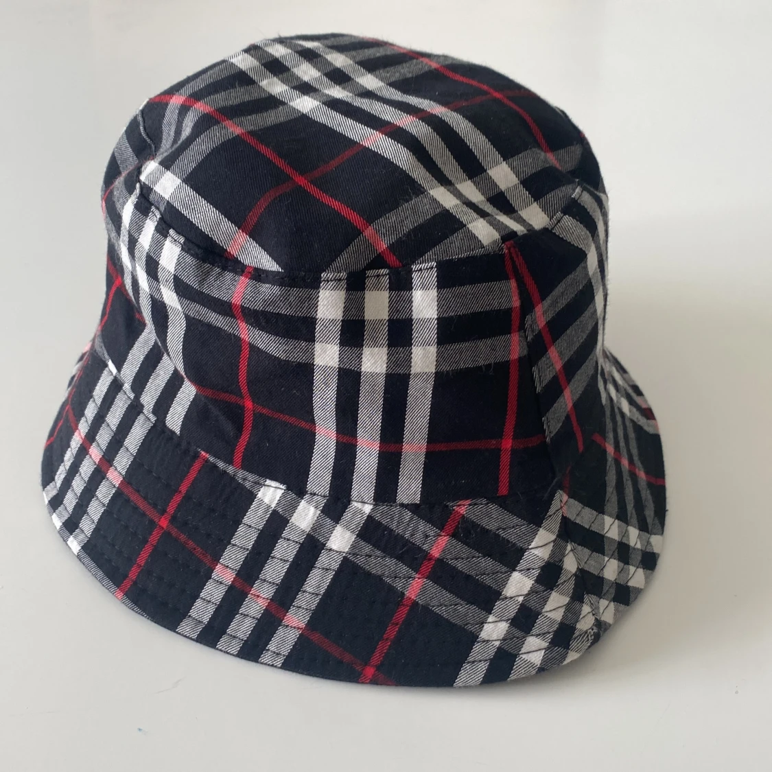 Burberry hatt