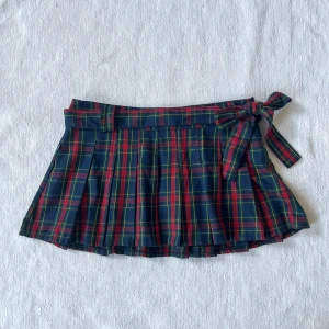 Rutig kjol från Subdued - Har ett ”bälte” som man kan knyta runt höften 🍒 